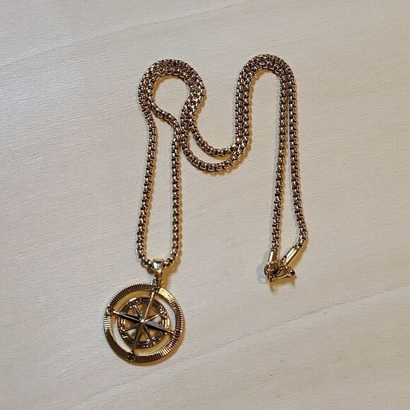 Giftjews Compass Jewelry with 11in chain. Gold plated. - Picture 2 of 3